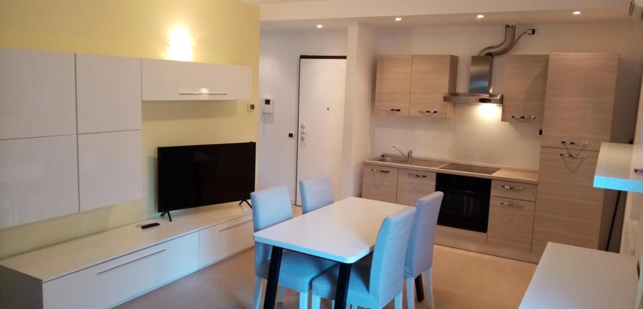 Residence Alessandra Supervacanza House - دومازو المظهر الخارجي الصورة