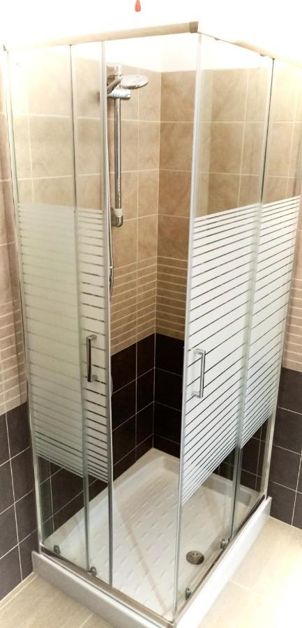 Residence Alessandra Supervacanza House - دومازو المظهر الخارجي الصورة