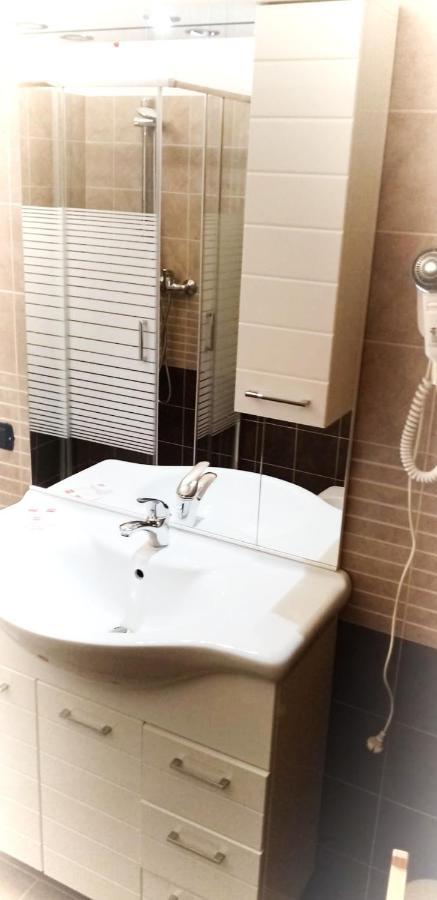 Residence Alessandra Supervacanza House - دومازو المظهر الخارجي الصورة