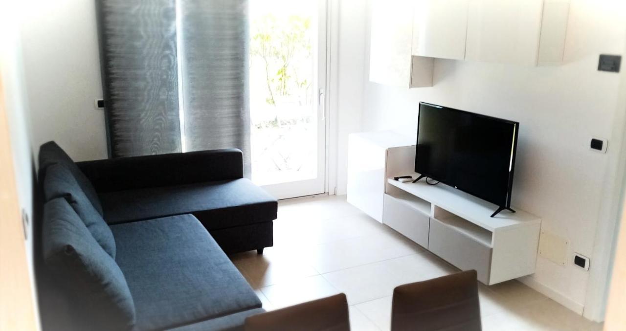 Residence Alessandra Supervacanza House - دومازو المظهر الخارجي الصورة